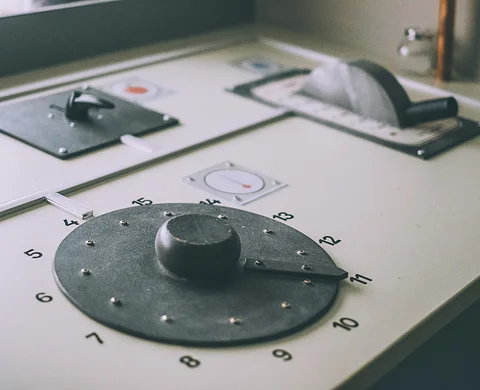 Control panel with puzzles in Beer Factory